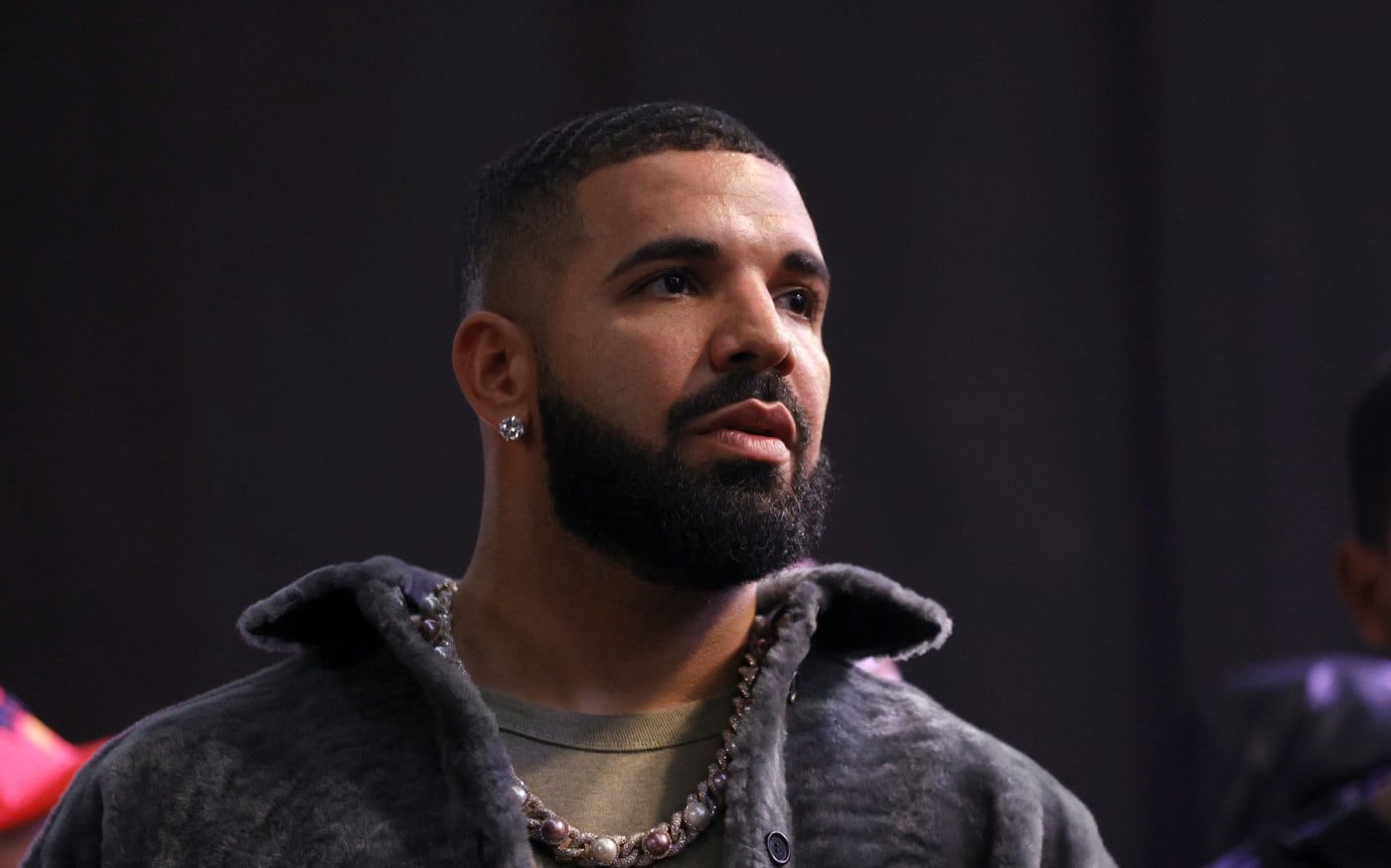 Does losing a 1 million dollar bet placed on the winning team, makes Drake  a bad sports gambler?