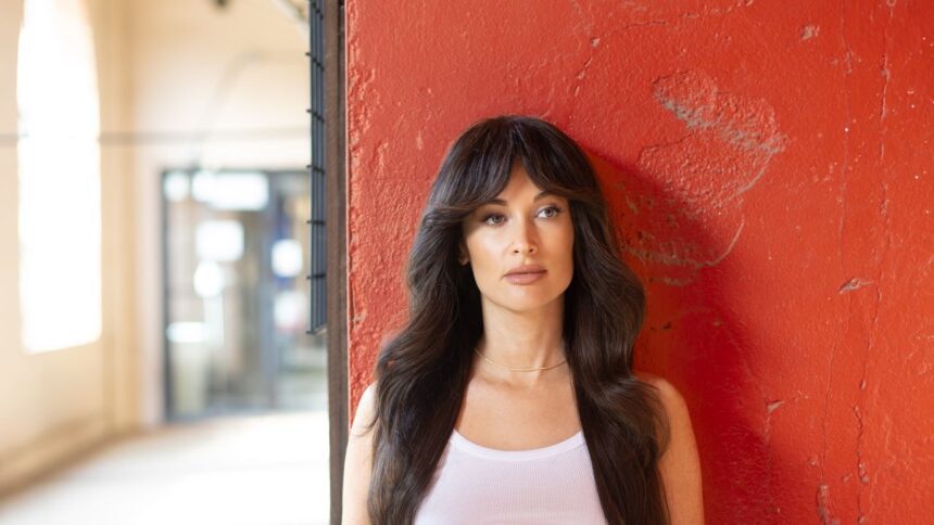Kacey Musgraves Unveils Title Track 'Middle of Nowhere'
