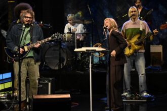 Hayley Williams and Jeff Tweedy Perform 'Ffunny Ffrends' on Colbert