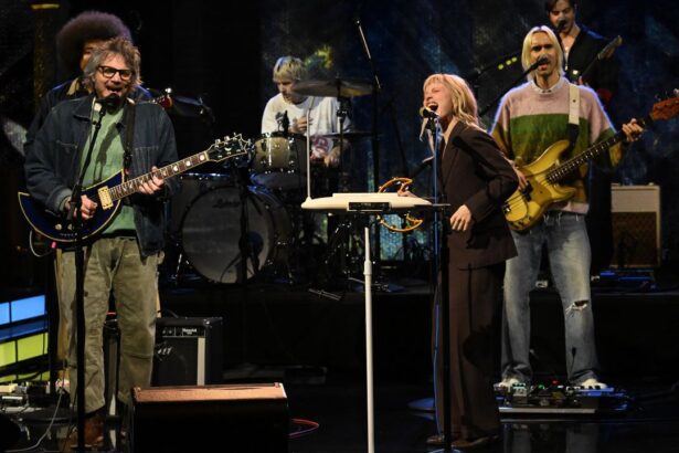 Hayley Williams and Jeff Tweedy Perform 'Ffunny Ffrends' on Colbert